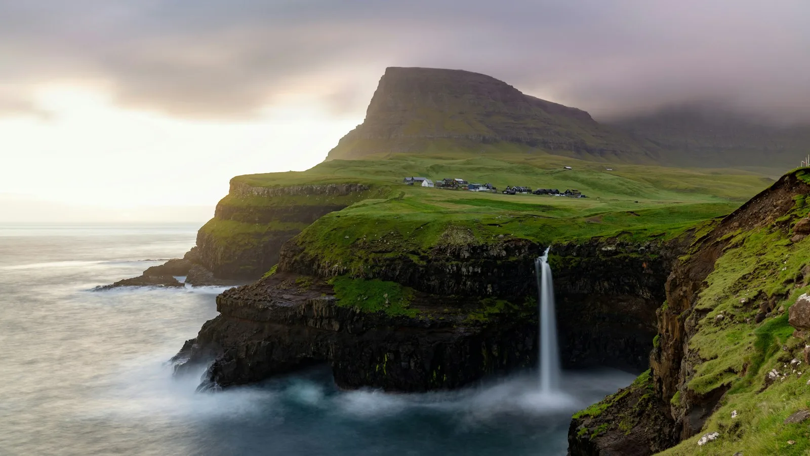 Gjógv, Gásadalur ou Tórshavn : comparatif