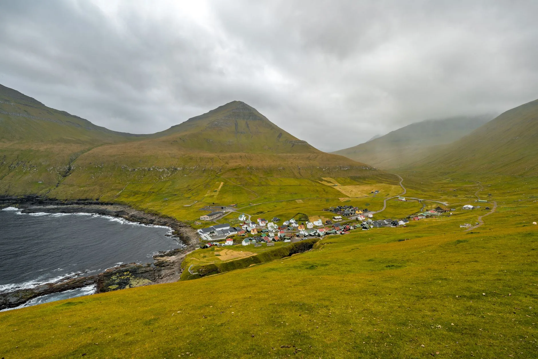 ️ Sandur : le village principal et ses plages