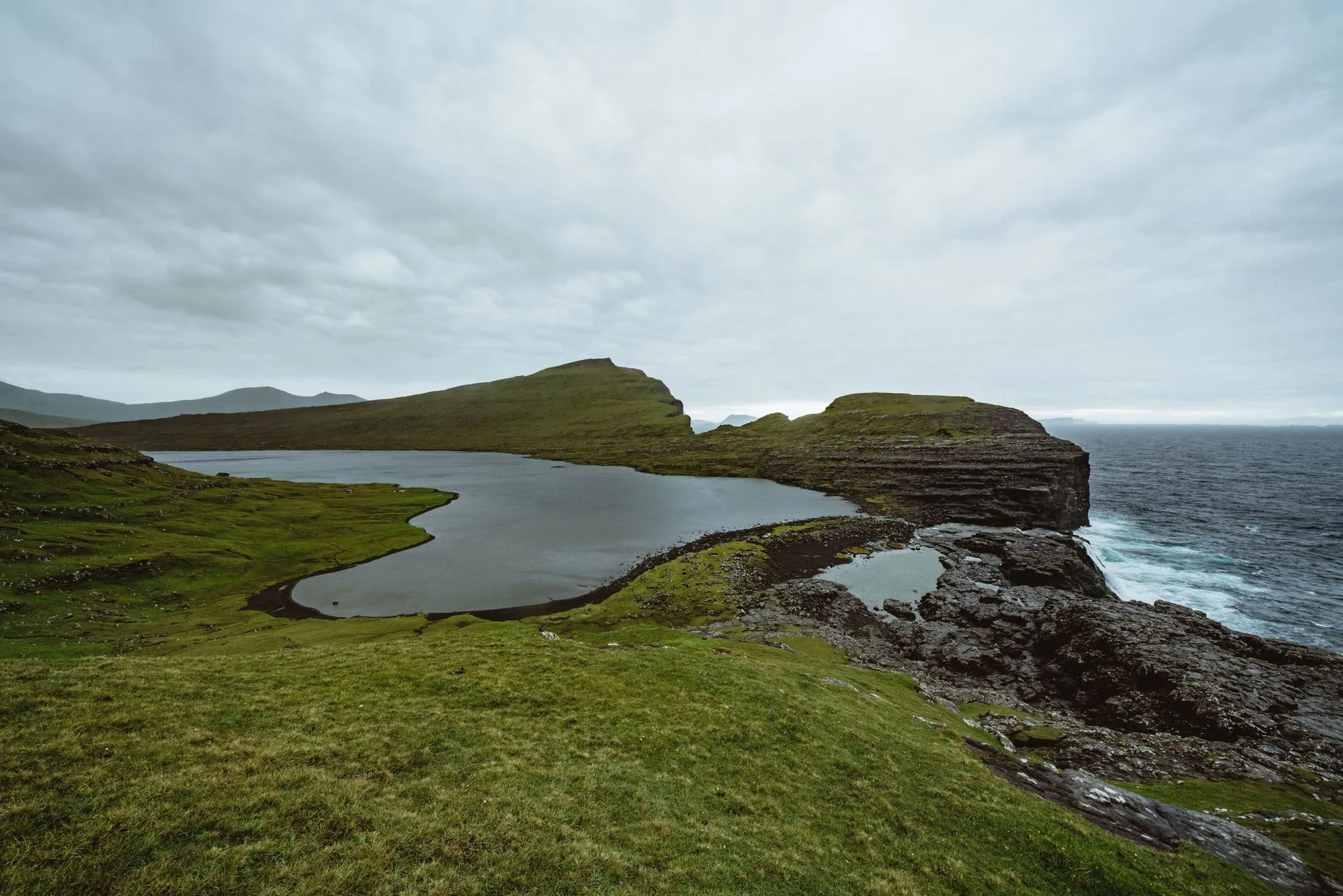 ️ Le lac Sørvágsvatn et la falaise de Trælanípa : l'illusion qui a fait le tour du monde